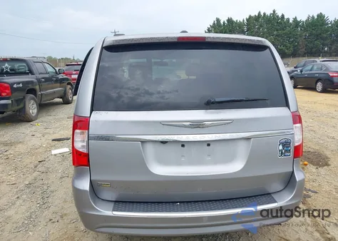 2016 Chrysler Town & Country Touring z USA, uszkodzony, nr VIN 2C4RC1BG6GR287262